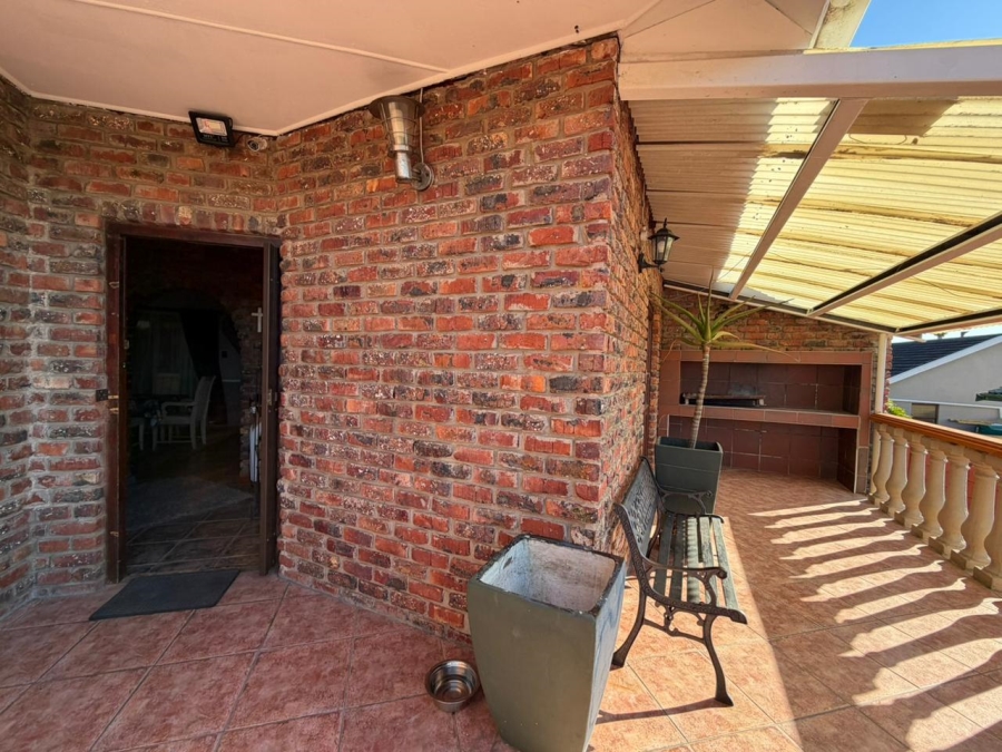 6 Bedroom Property for Sale in Heiderand Western Cape